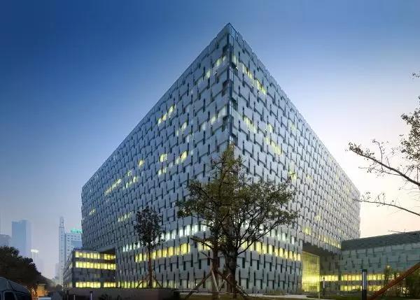 醫(yī)療建筑設(shè)計(jì)如何解決醫(yī)院壓抑的感覺(jué)？